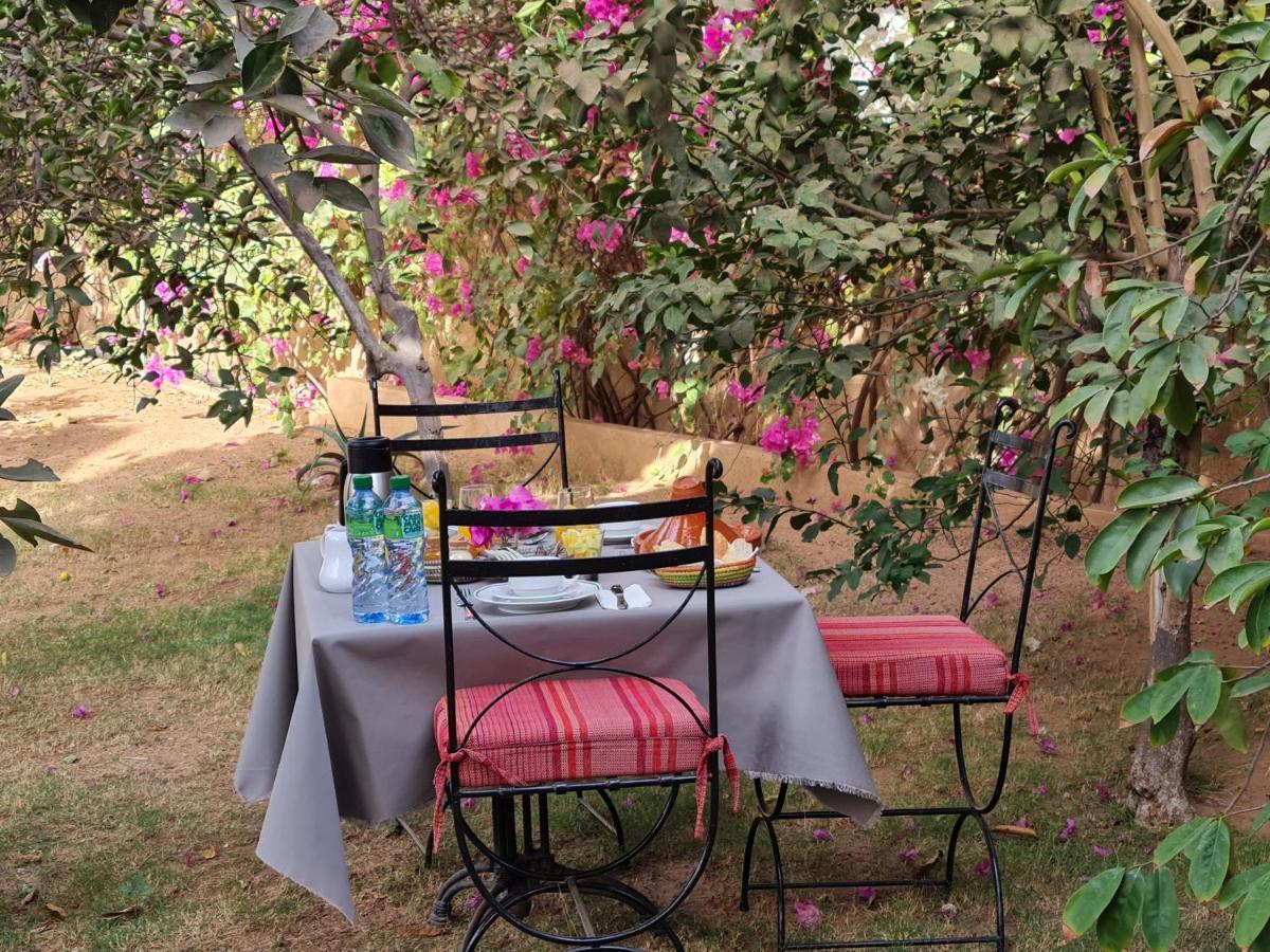 Le Souimanga Bleu Saly Bed & Breakfast ภายนอก รูปภาพ