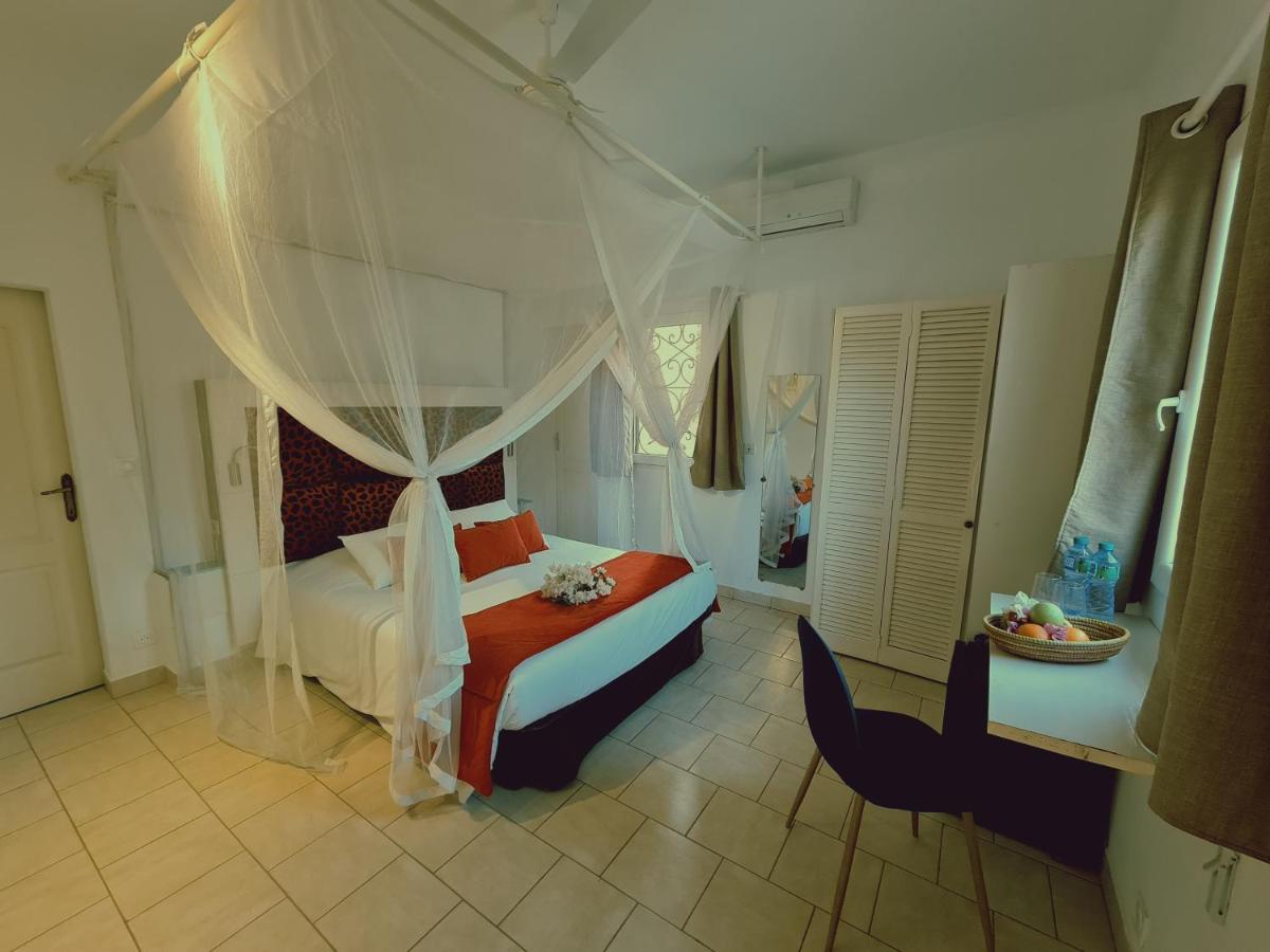 Le Souimanga Bleu Saly Bed & Breakfast ภายนอก รูปภาพ