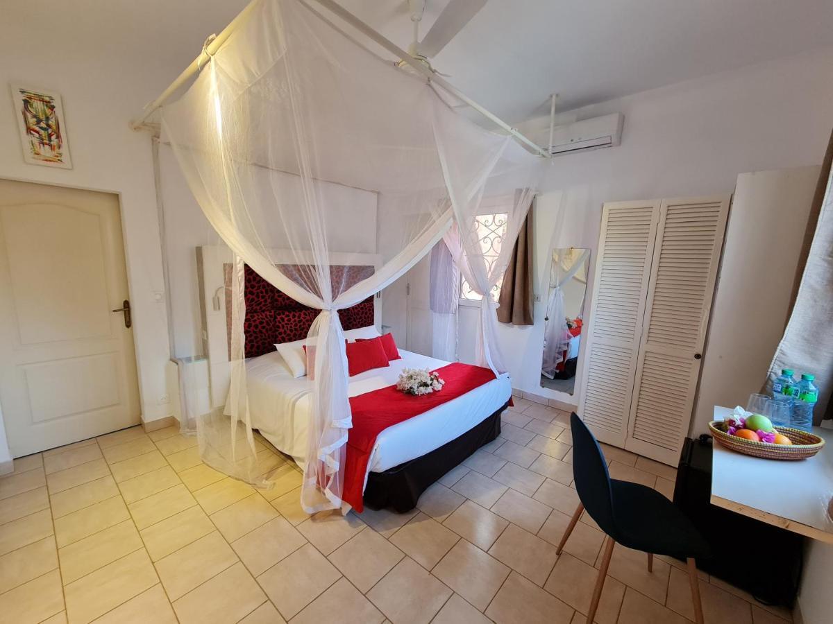 Le Souimanga Bleu Saly Bed & Breakfast ภายนอก รูปภาพ