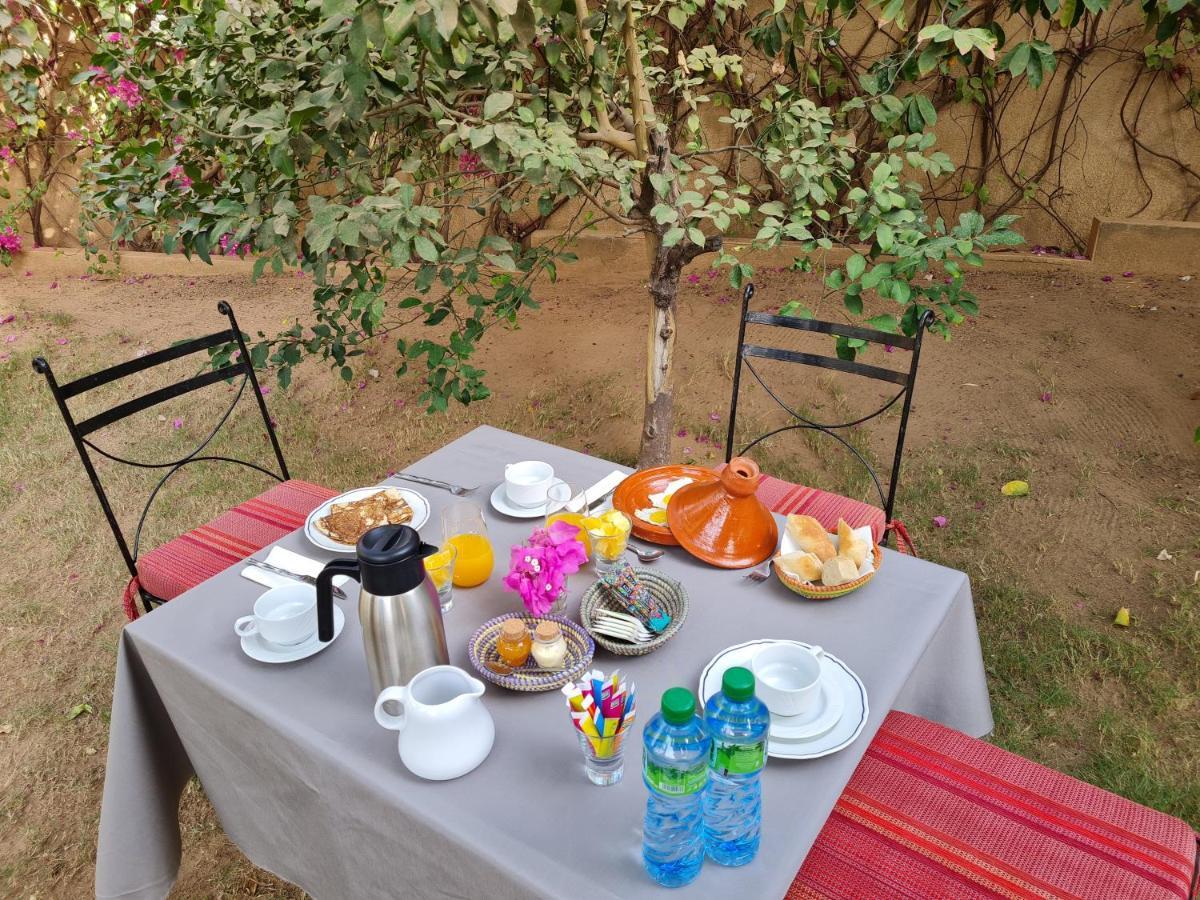 Le Souimanga Bleu Saly Bed & Breakfast ภายนอก รูปภาพ