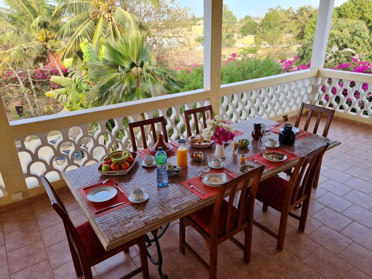 Le Souimanga Bleu Saly Bed & Breakfast ภายนอก รูปภาพ