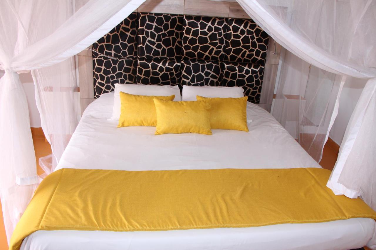 Le Souimanga Bleu Saly Bed & Breakfast ภายนอก รูปภาพ